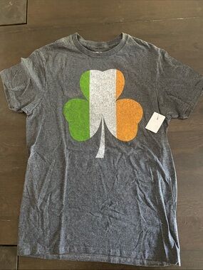 Gray T-Shirt with Irish Flag Shamrock Graphic